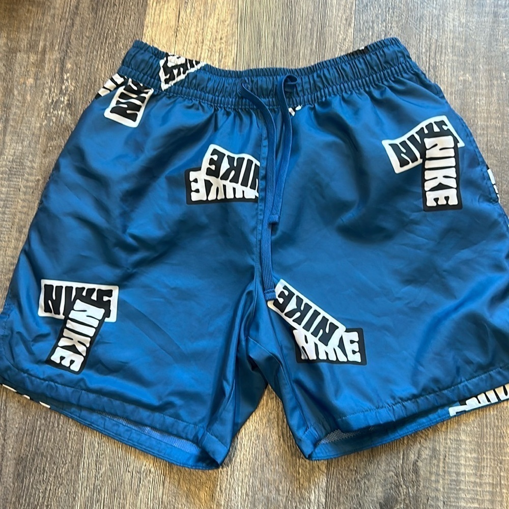 NIKE WOVEN FLOW SHORTS